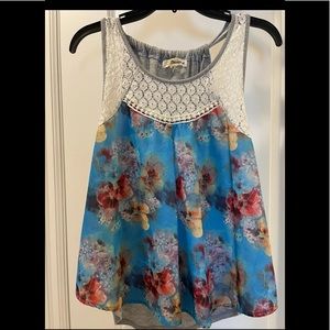 Blue and Gray floral tank top
Size L